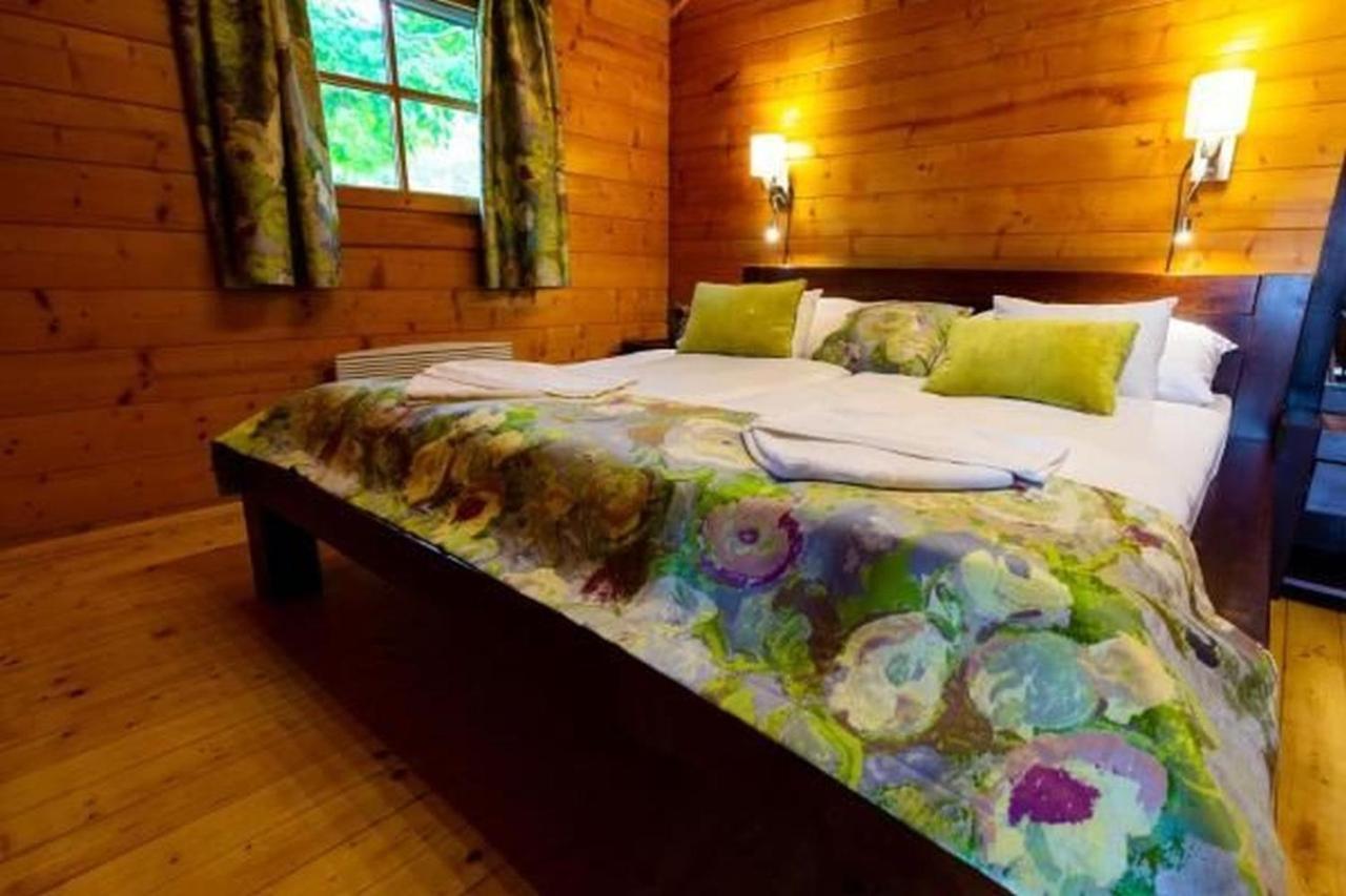 Petnehazy Aparthotel บูดาเปสต์ ภายนอก รูปภาพ