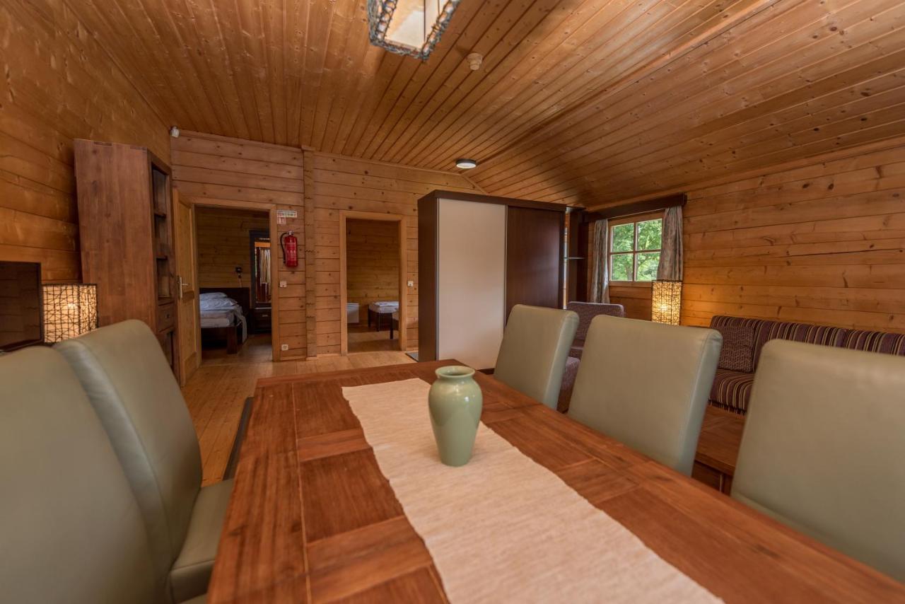Petnehazy Aparthotel บูดาเปสต์ ภายนอก รูปภาพ