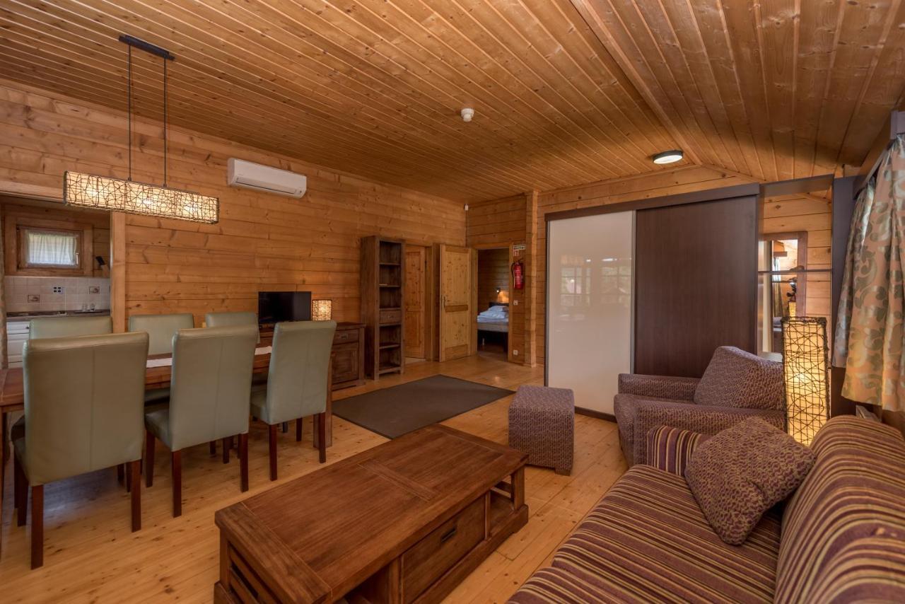 Petnehazy Aparthotel บูดาเปสต์ ภายนอก รูปภาพ