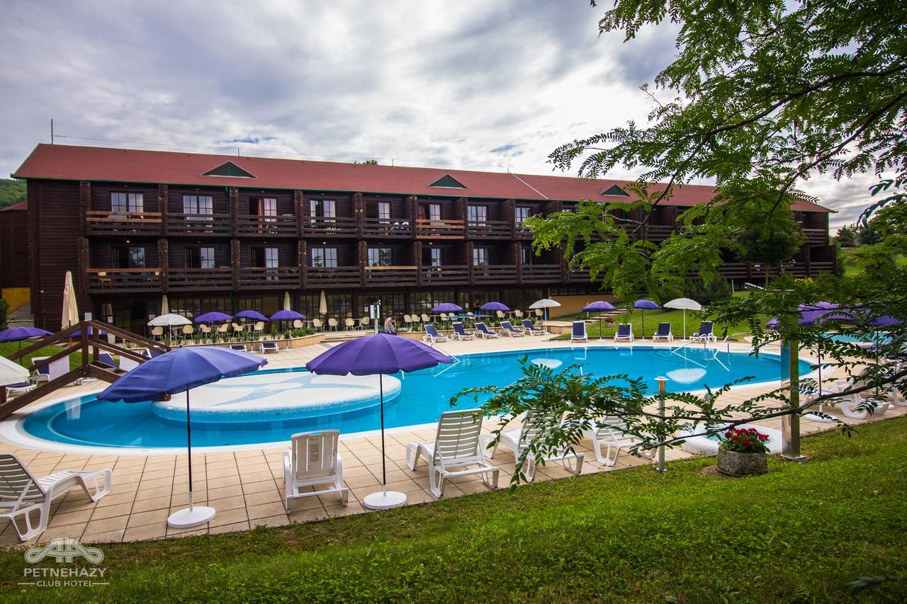 Petnehazy Aparthotel บูดาเปสต์ ภายนอก รูปภาพ