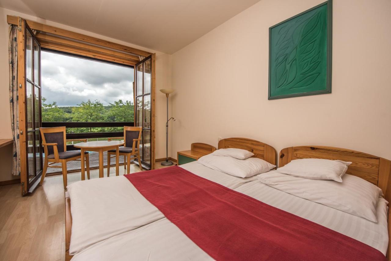 Petnehazy Aparthotel บูดาเปสต์ ภายนอก รูปภาพ